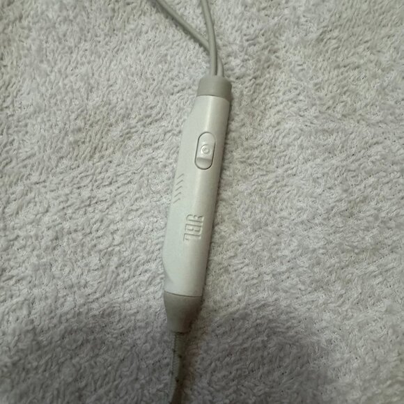 JBL Quantum 50 Wired, In-Ear Gaming Headphones with Inline Control, White - Picture 5 of 7